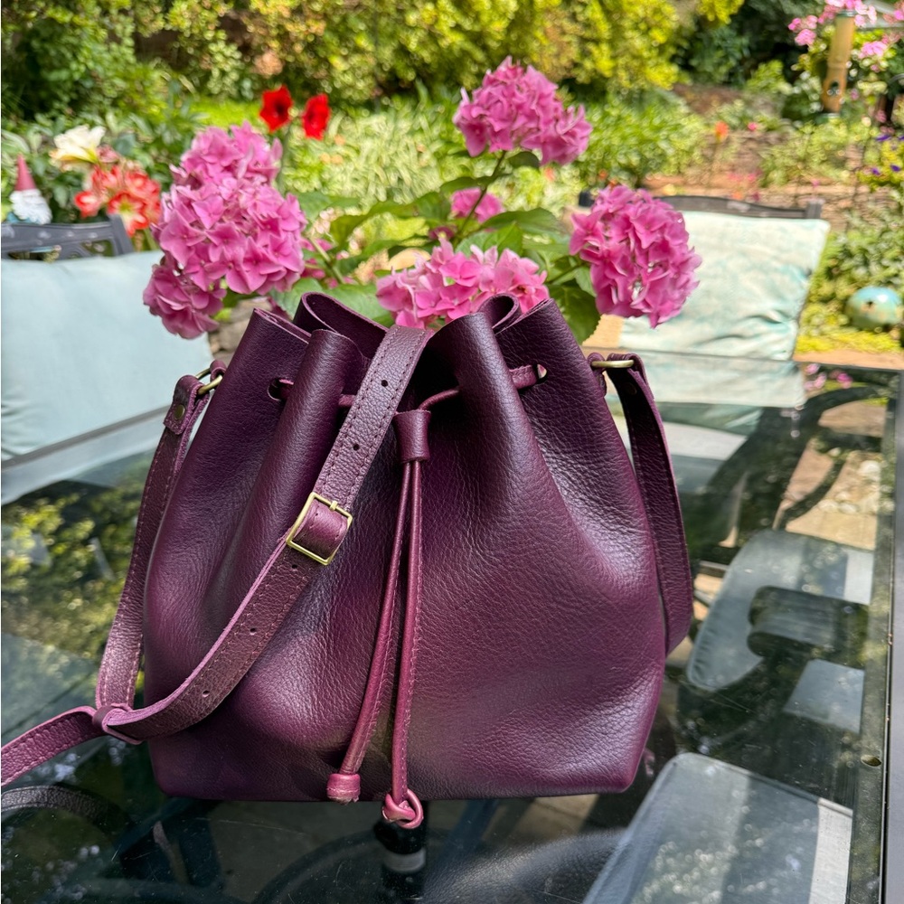 Portland leather goods large plum bucket